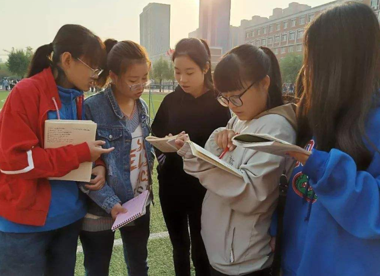 上大学就交“入党申请书”，多久能成为党员，看看辅导员怎么说