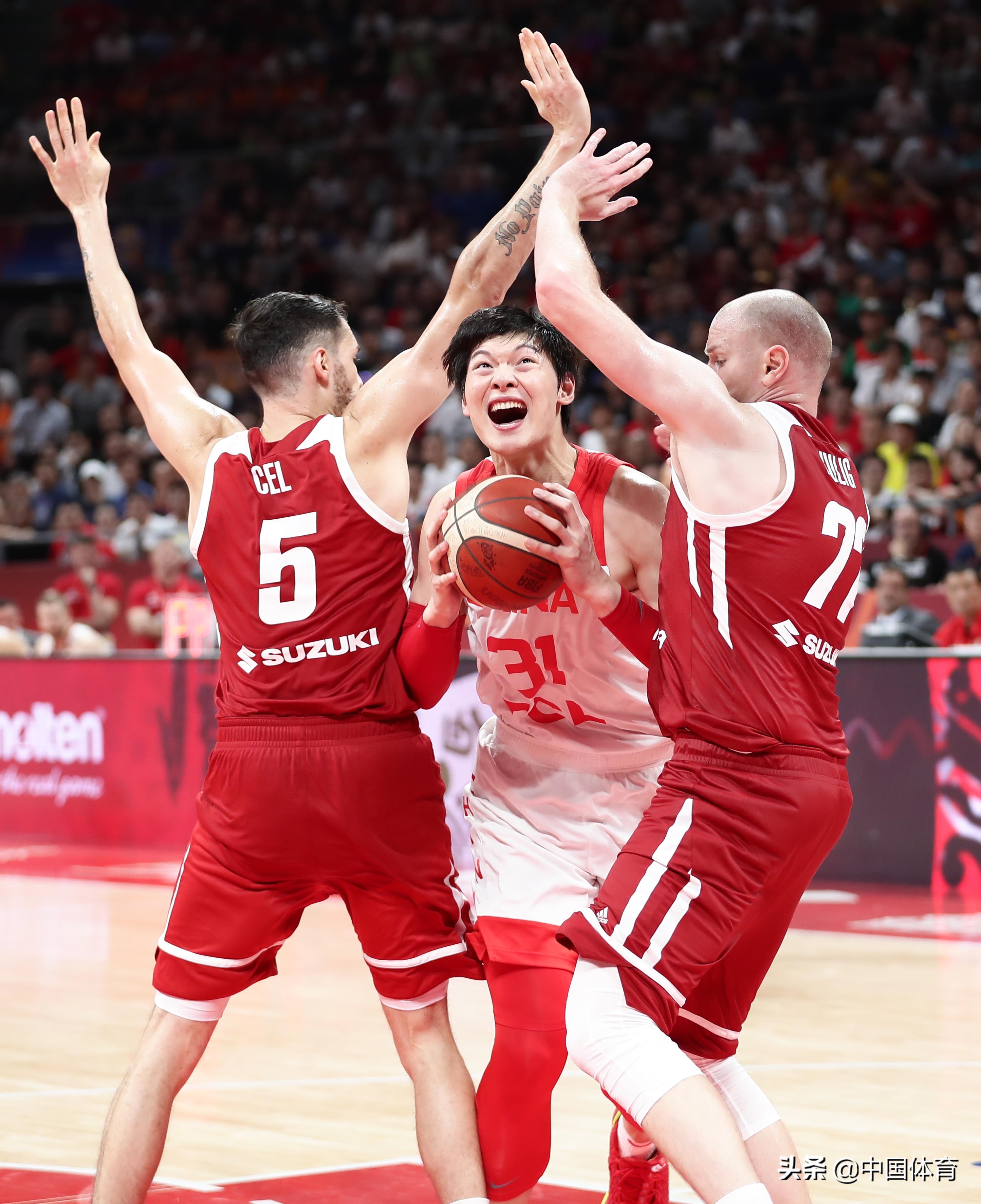 2019男篮世界杯小组赛A组加时赛，中国队76比79惜败波兰队