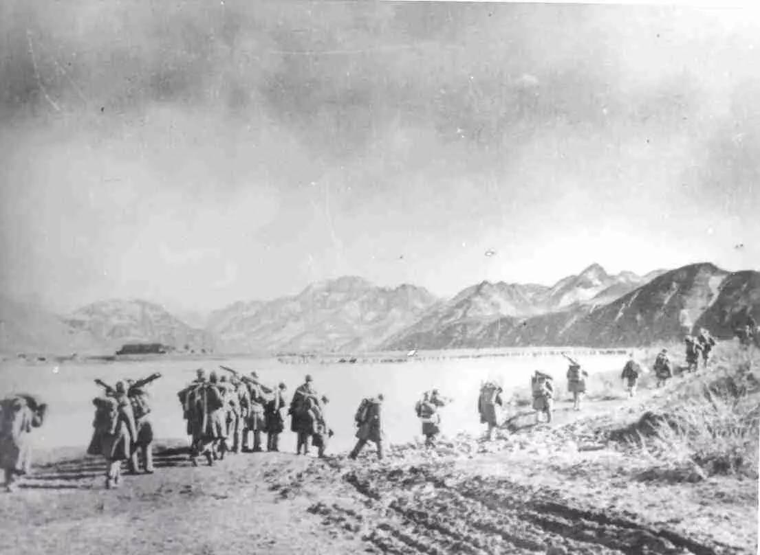 《长津湖》里的穿插连原型27军：歼灭北极熊团，拿美国军旗蒸馒头