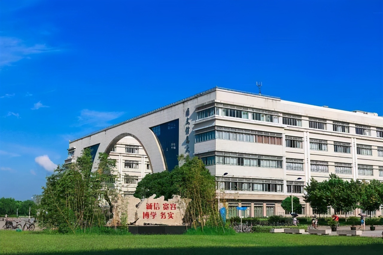 “北大”VS“清华”，谁才是中国最顶尖的大学，院校榜单告诉你