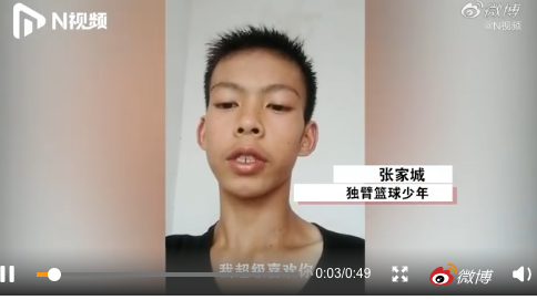 库里独臂少年进球照片（库里与独臂少年联系上了，录视频激励，另一个NBA球星要送他球鞋）