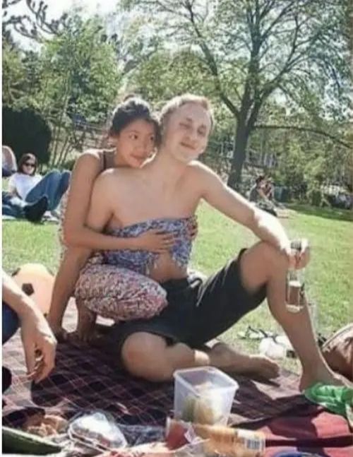 她被誉为“TVB发电机”，曾被开价200万一晚，入行7年传15段绯闻