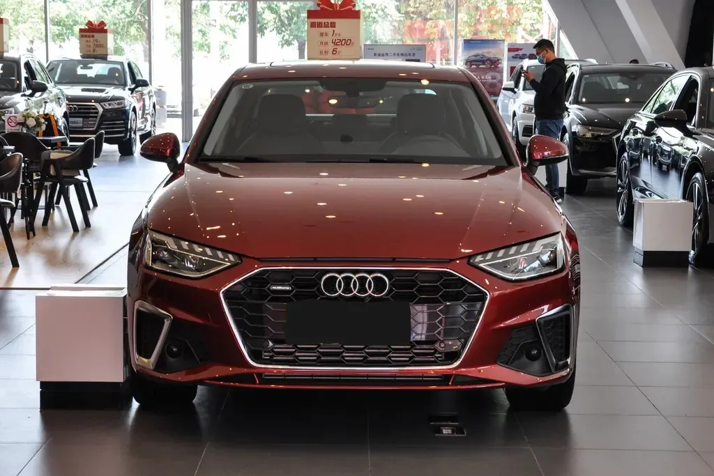 豪华车奥迪A4L，中配190马力+8个安全气囊，售价25.53万起