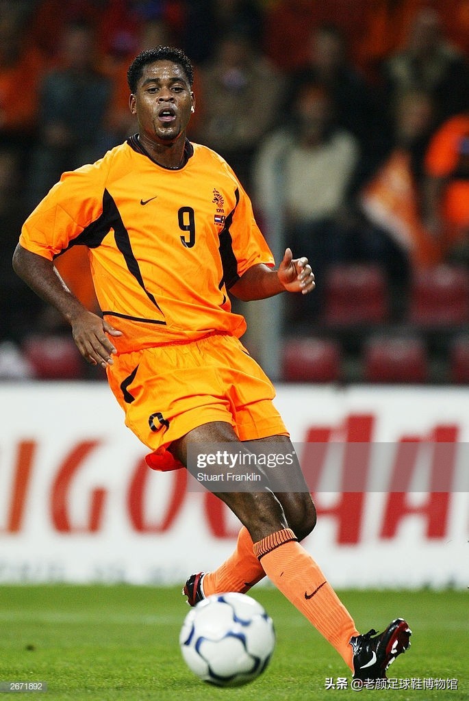 小克鲁伊维特被禁赛一场(踢翻米兰王朝的贾府少年,身背"杀人犯,强奸犯