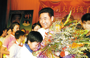 丛飞：住58平房子，倾家荡产做慈善，妻子30岁离世，自己37岁离世