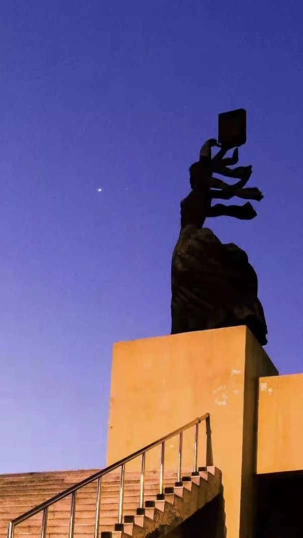 你的理想大学，终于被做成了手机壁纸