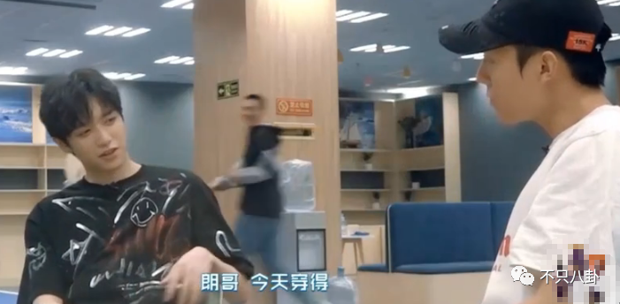 连环暴击！这真的是最惨的一次“塌房”吧？