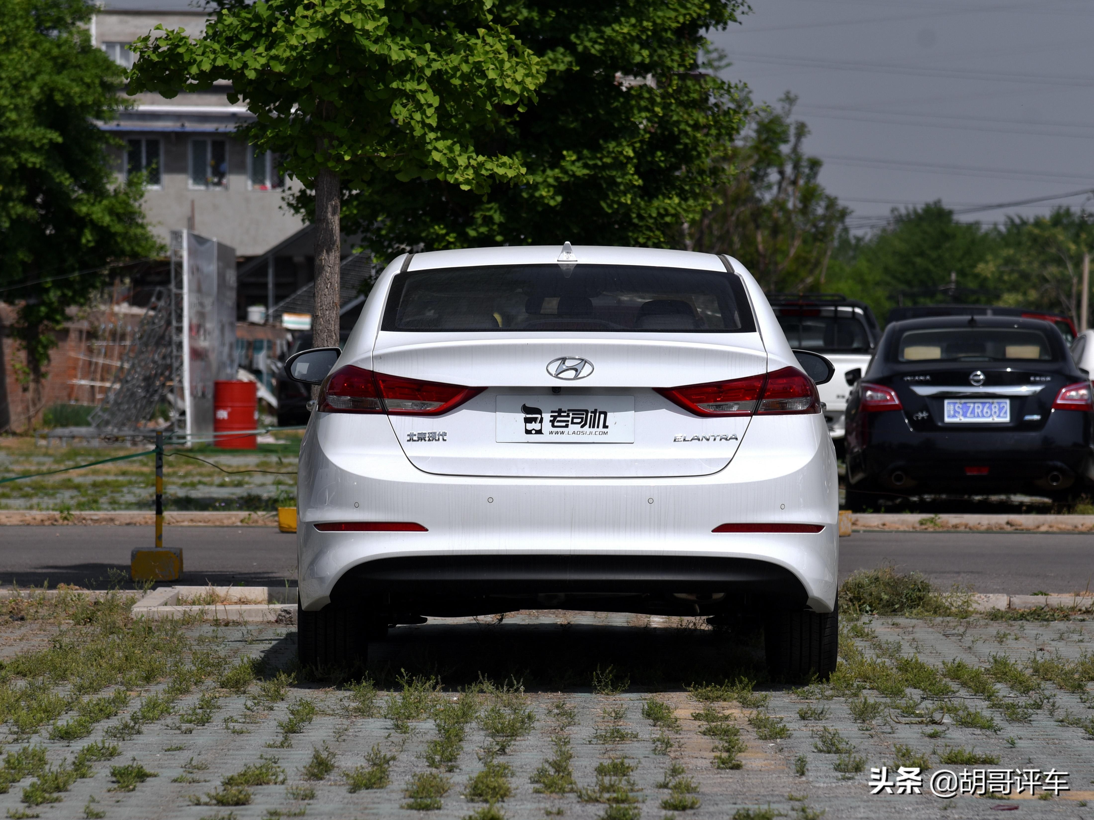 顶配不到15万质量很稳定，外观内饰还挺显贵的，实拍现代领动