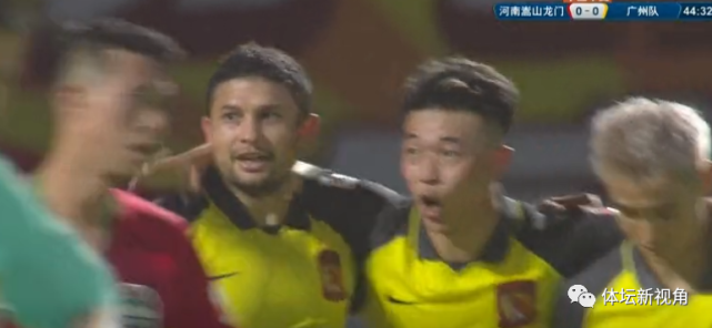 为什么国家队中超(1-0！归化国脚轰中超重启首球，进球前1举动大多数球员做不到)