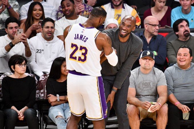 为什么nba球员都尊敬詹姆斯(深度：为什么球星更多的称赞科比，而媒体却更多的称赞詹姆斯呢？)