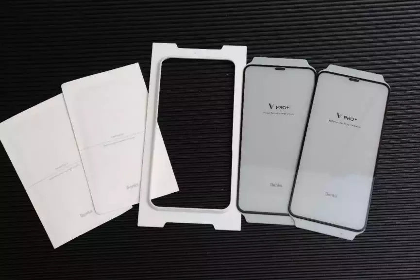 变着方法弄碎我的iPhone手机膜-17款钢化玻璃膜大横评