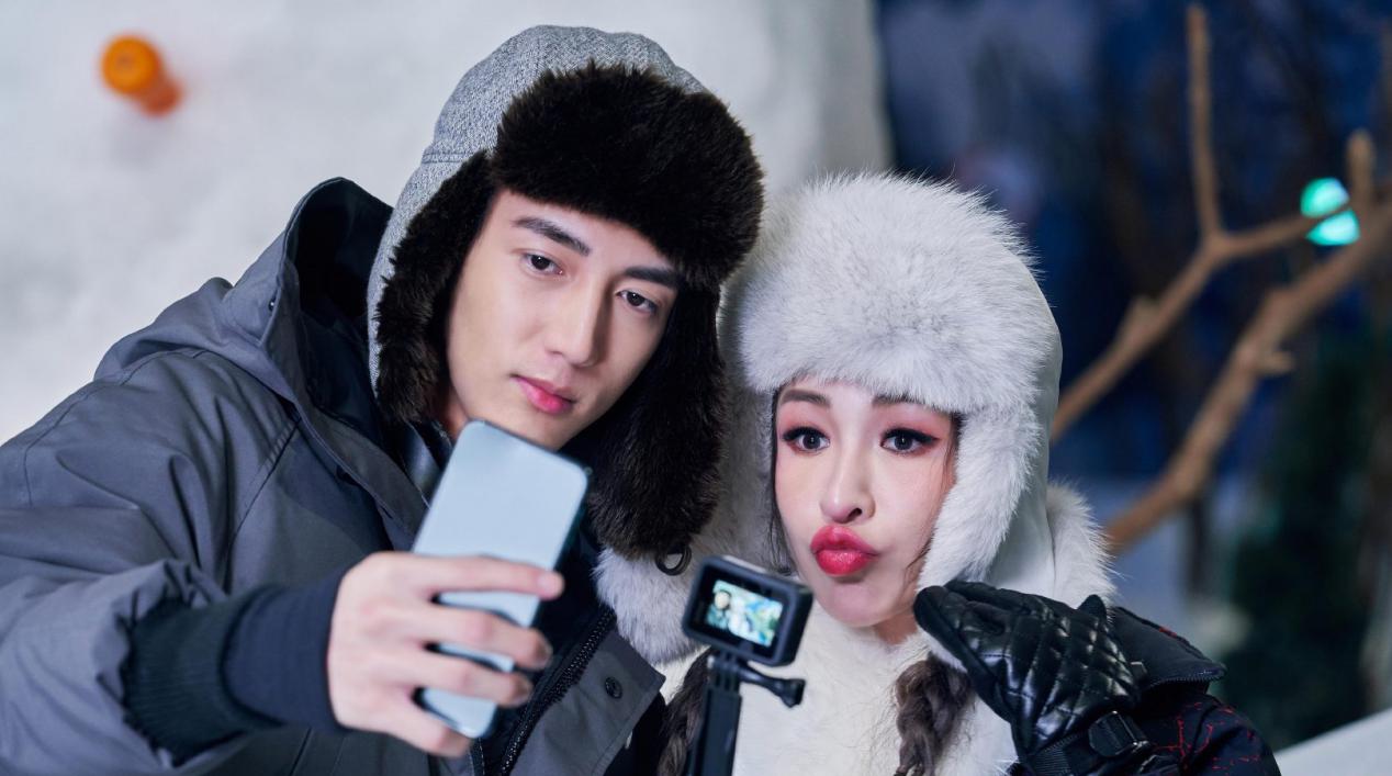 41岁萧亚轩晒照秀恩爱,男友90后小16岁,20年换了十几任