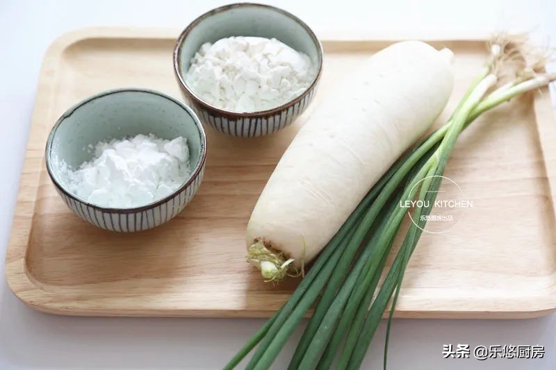 秋冬多吃萝卜好处多，简单一蒸，软软糯糯，再蘸上料汁吃，太香了