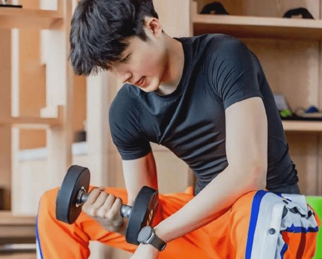 吉林大学“帅气学弟”走红，被称为吉大流川枫，行走的招生简章