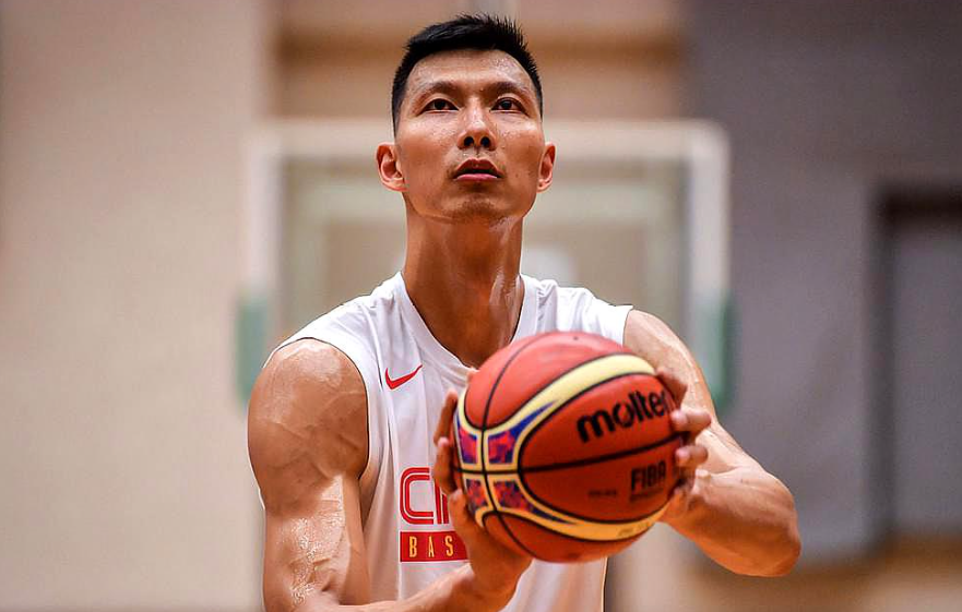 为什么nba选秀都是中锋(都是大前锋,为何顺位更高的阿联被交易,字母哥