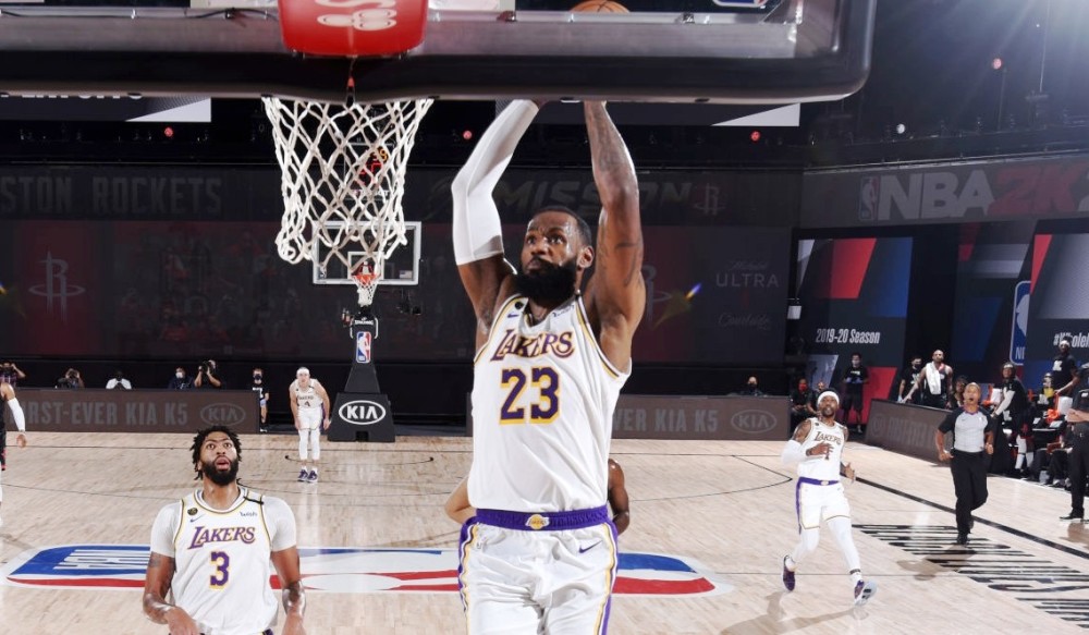 nba伤病为什么多(为何NBA对抗减少受伤却暴涨？三原因揭示：真不是球员身体退化)