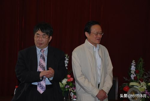 棋力和酒量成正比聂卫平四斤茅台(聂卫平13岁逃学看陈祖德胜日本!跟学校撒谎生病,妈妈发现拿搓板揍)