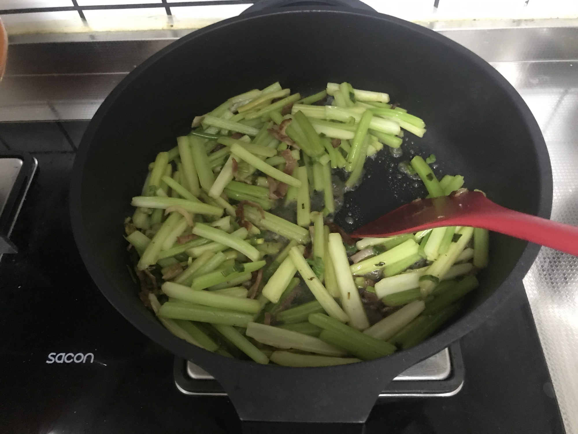 图片[11]-【开胃芹菜】做法步骤图 鲜嫩又低脂 人人吃得起-起舞食谱网