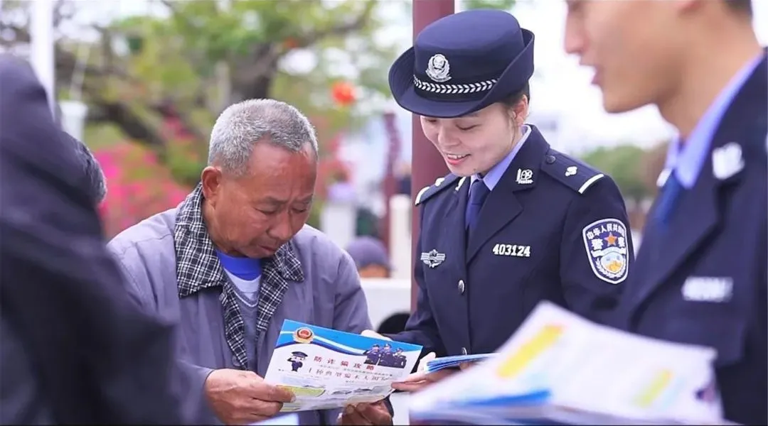 都是“警察”,为什么用英语说 police officer 比 policeman 好?