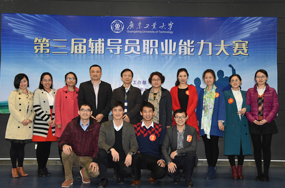 大学辅导员工资曝光，难怪985博士抢着当，网友：后悔没努力读书