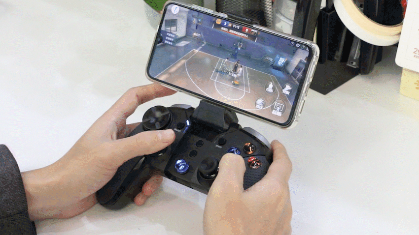 最强nba为什么总输一把赢一把（热门篮球《最强NBA》手游，熟练使用游戏手柄你能轻松上最强王者）