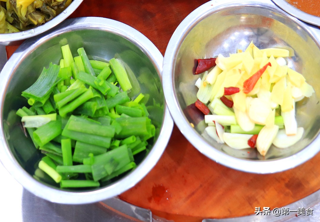 酸菜牛肉怎么做好吃（教你详细做法牛肉鲜嫩入味）