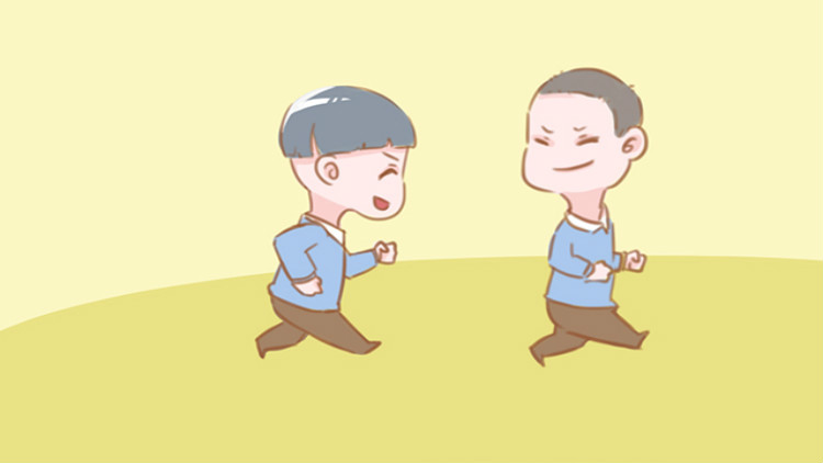 家有俩娃该如何对待？这4个小技巧，父母要尽早学习