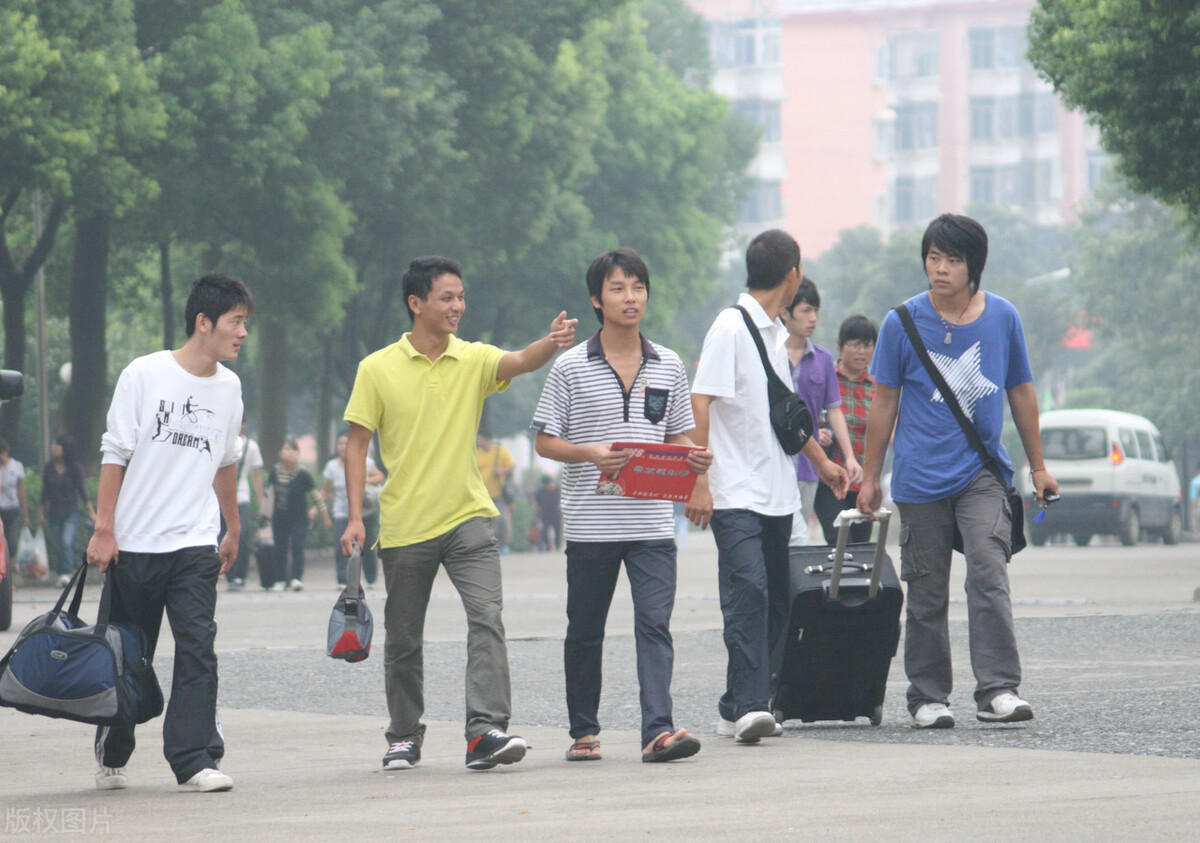 大一新生入学，必须要准备的材料有哪些？哪些问题需要注意？