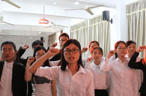 大学生入党决定权在谁手上？这两个人至关重要，别等毕业了才知道