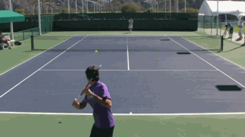 网球反手高球怎么处理(网球·技术 |底线过肩高球怎么回)