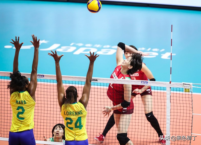 世界杯日本隊塞爾維亞（0-3！女排世界杯見證神劇情：去年日塞打默契球，今都被巴西復仇）