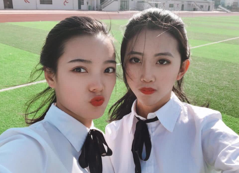 当代女大学生发型鉴赏，自以为引领潮流趋势，实则更像70后大姨