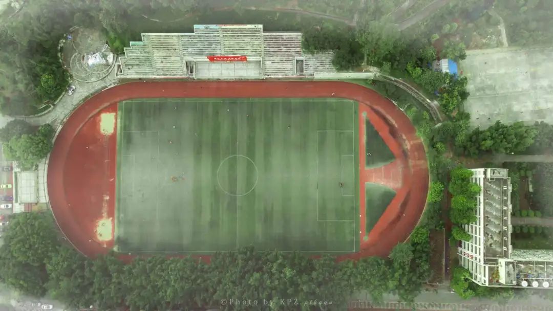 广东这所大学有广州、清远两校区。虽然是民办，但是环境超美