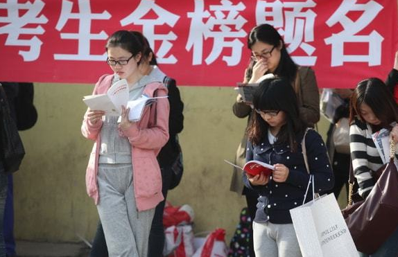 中国考试难度排行榜，高考仅排第三名，榜首考上的是“牛人”