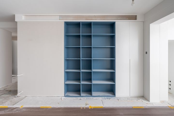 要个书房真的很简单，小户型设卧室打排悬空桌，省空间颜值还在线