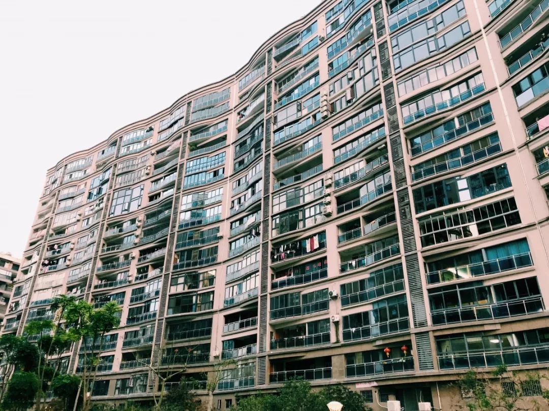 老破小一平10万+！我们走遍厦门18所名校，为你曝光最贵学区房！