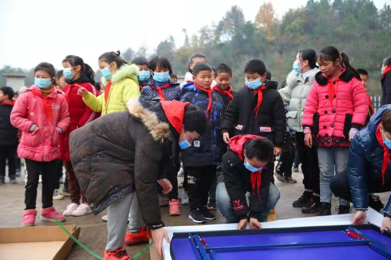 羽你一起(“羽你在一起”慈善公益行，给乡村小学孩子们一个体育梦)