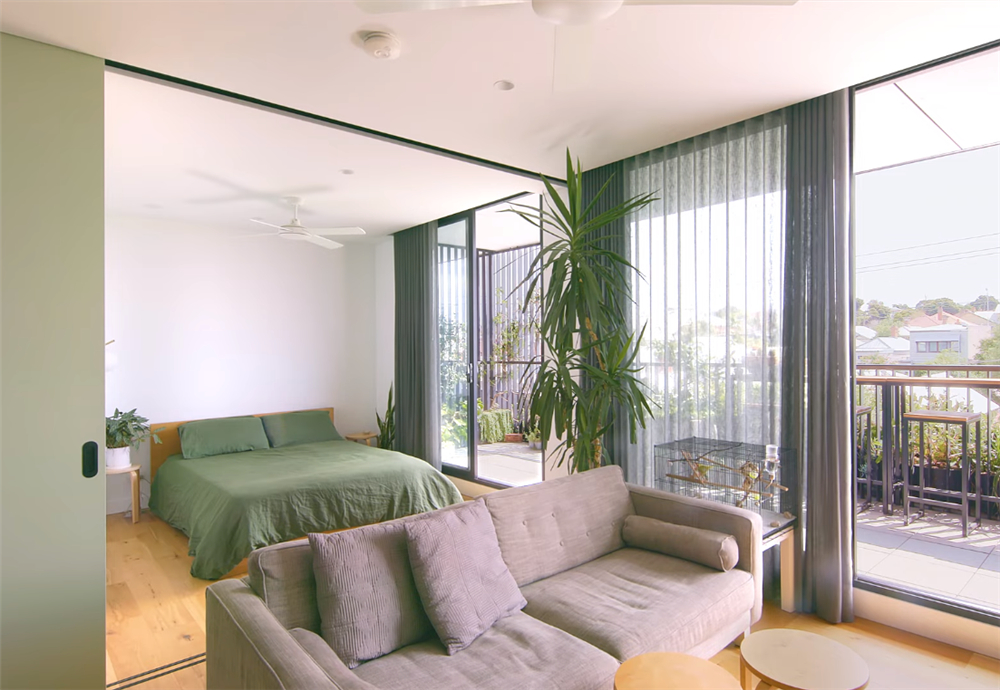 独居姑娘的1室2厅小家，55㎡面积做成开放式，卧室推拉门太实用了