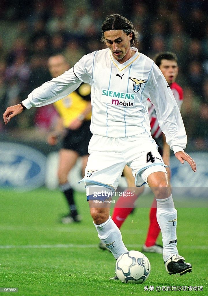 拉齐奥的财政危机让旗下的球员分道扬镳,迪诺巴乔则被送到了英超试训