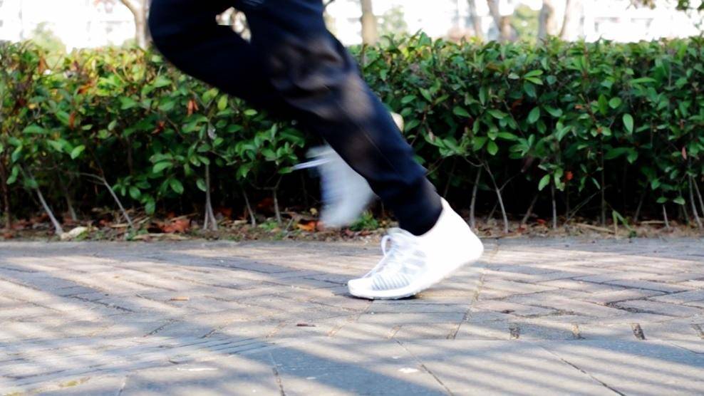 boost有什么區別（adidas PulseBOOST HD與三款跑鞋對比：升級版BOOST有什么不同？）