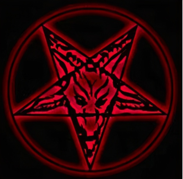 撒旦的象征之一是羊头恶魔,而倒五角星可以象征羊头恶魔种种巧合之下