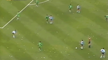 2010年世界杯段暄（百米10.07秒的足坛奇人！与马拉多纳激吻6分钟，惹怒妻子）