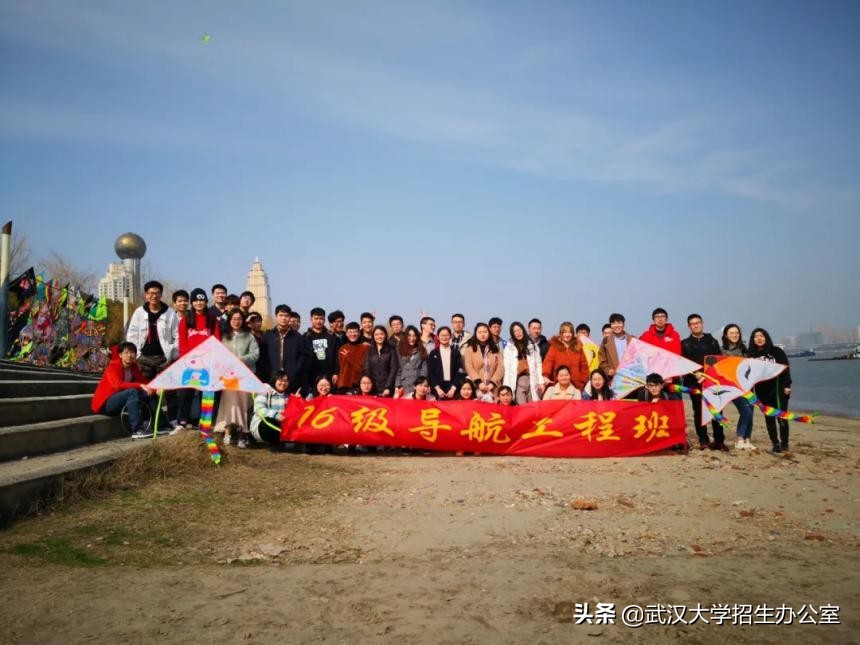 开挂！湖北学霸带领全班创造历史最高保研率！本科期间拿遍高额奖学金！