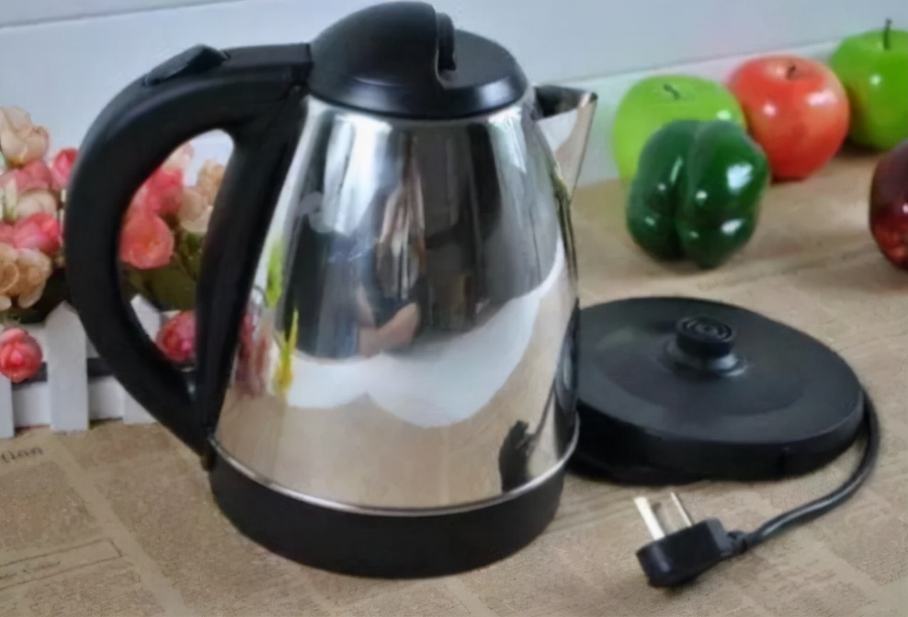 长期喝“电热水壶”烧的水，对身体有影响吗？医生：可别忽视