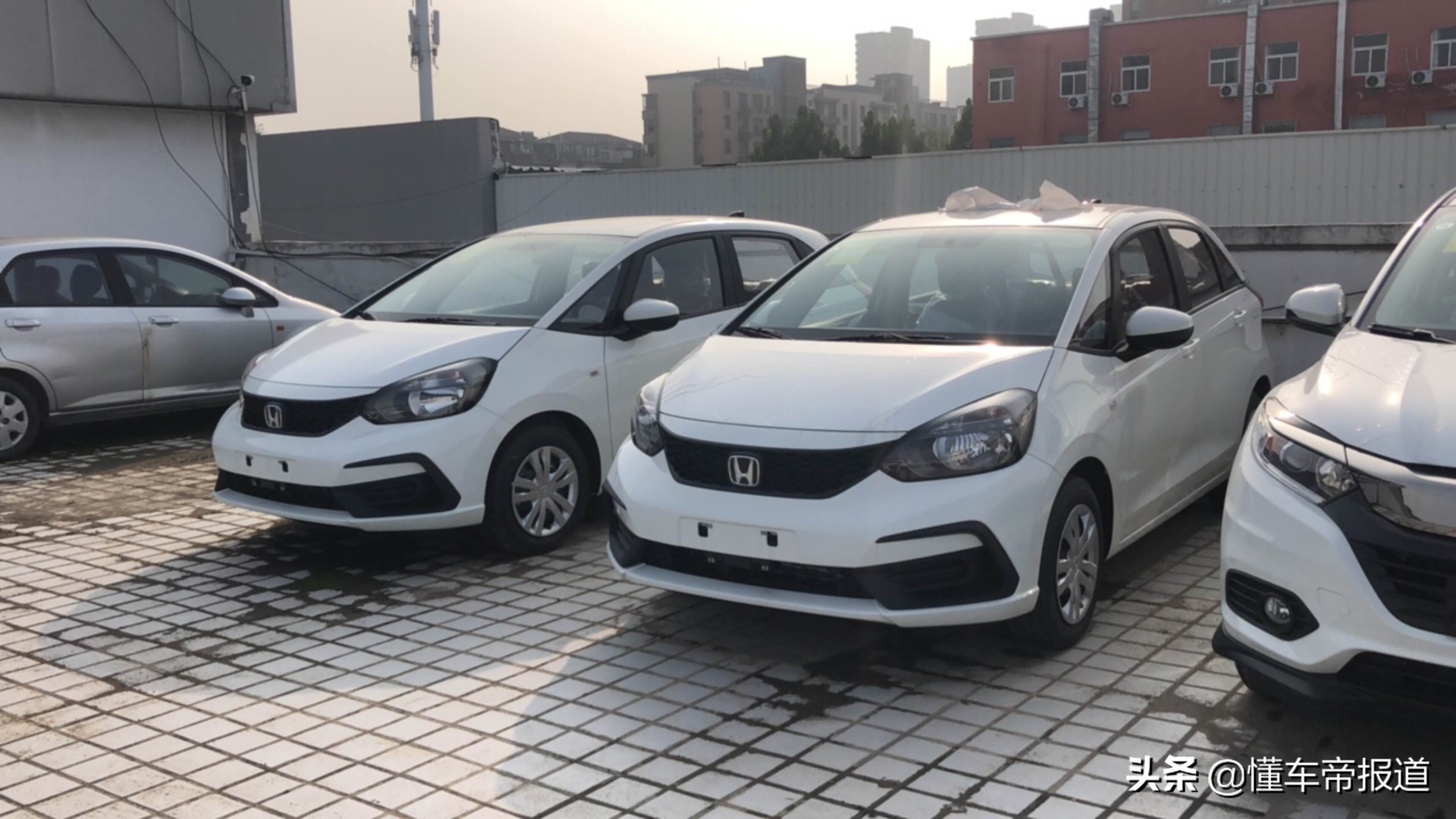 新车 </p><p>　　 竞争大众Polo，2022款本田飞度实车曝光，提供2种外观风格