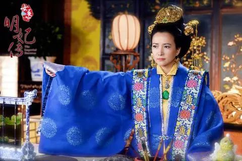 中国8大美人今昔颜值对比，有人整容颜垮，有人优雅老去，差距大