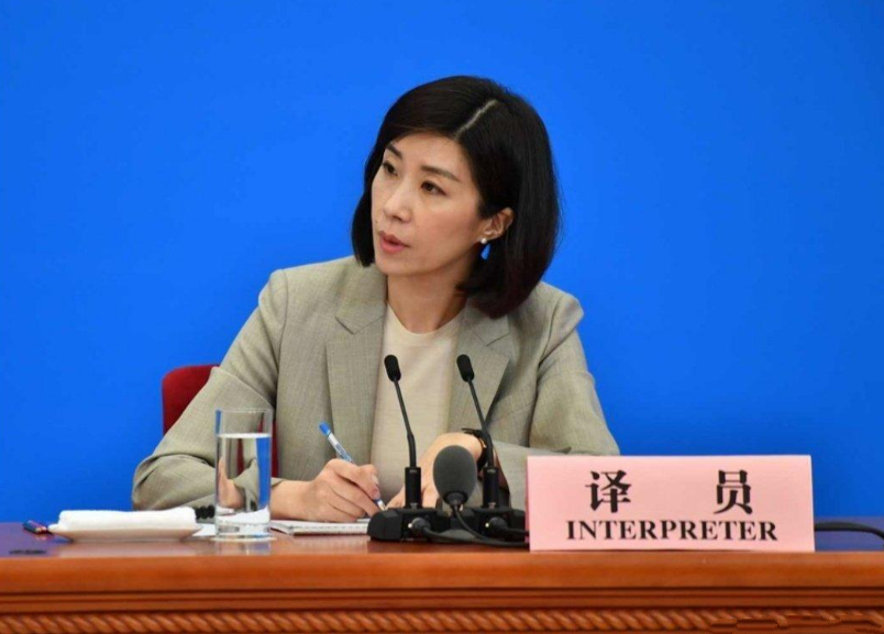 值得一提的是,外交部女神张璐升职了,正式成为外交部翻译司副司长.