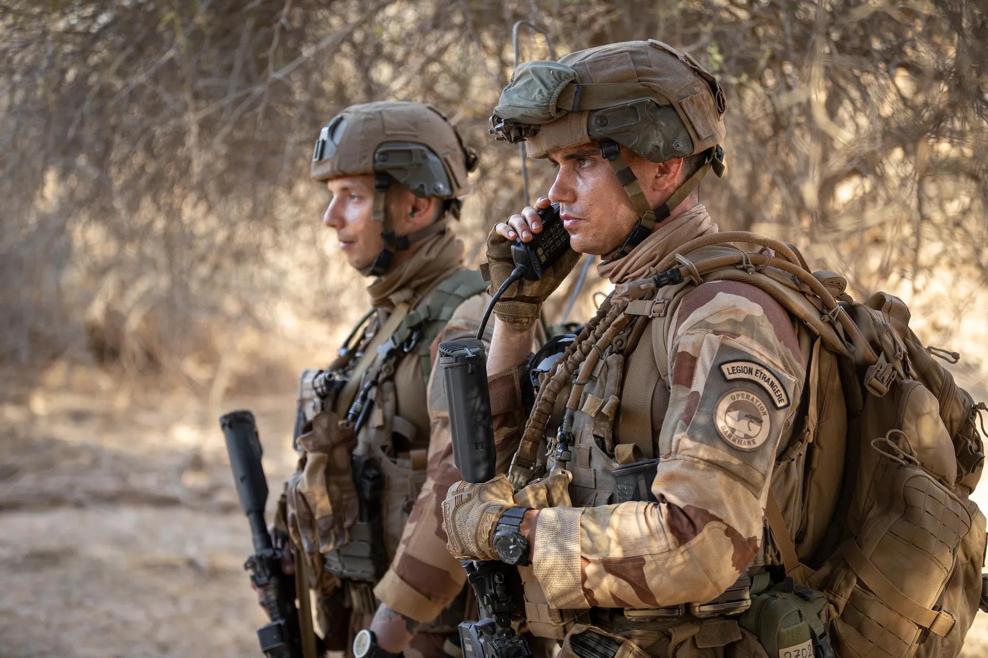外籍军团现有编制为法国外籍兵团第1步兵团,第2外籍步兵团,第3外籍