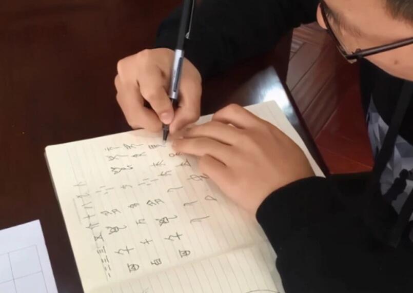 高考作文仅得6分，字体没人认识，985破格录取后，却把导师气走了