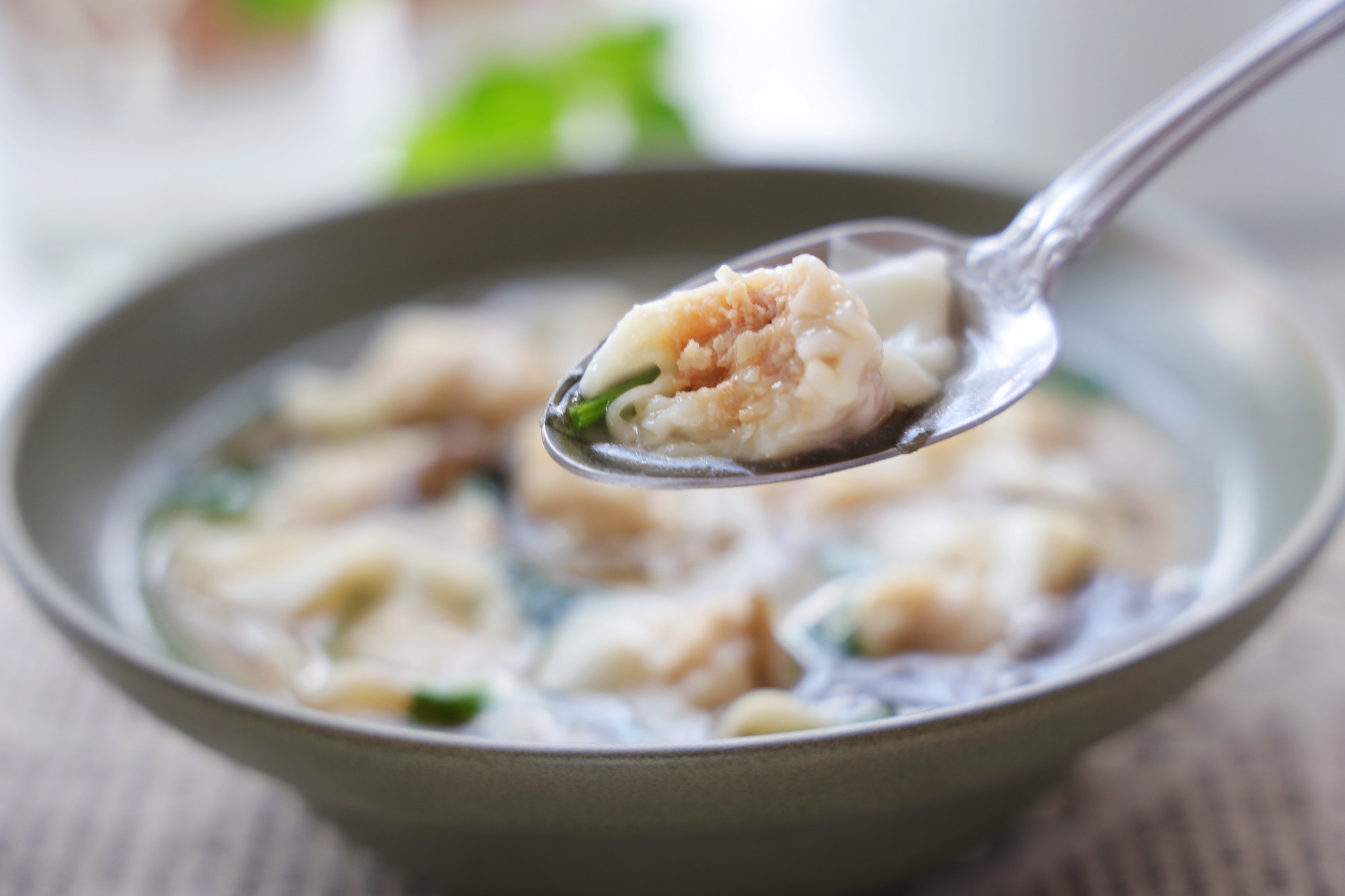 馄饨馅的做法和配料（肉馅儿这样调鲜美又滑嫩）